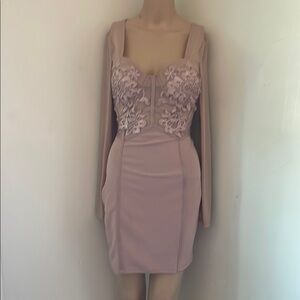 Elegant Lace Detail Dress in Pink